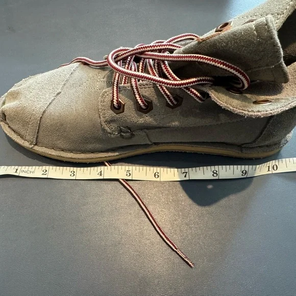 Women's Toms Lace Up Boots Size W 7 NIB Fall Grunge Tomboy Slouchy - Picture 6 of 8